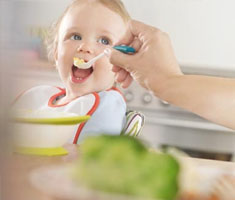 wie kinder essen und trinken lernen